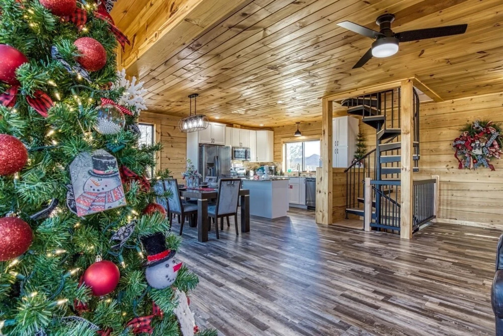 Smoky Lake Retreat 3 Bedroom Cabin by RedAwning