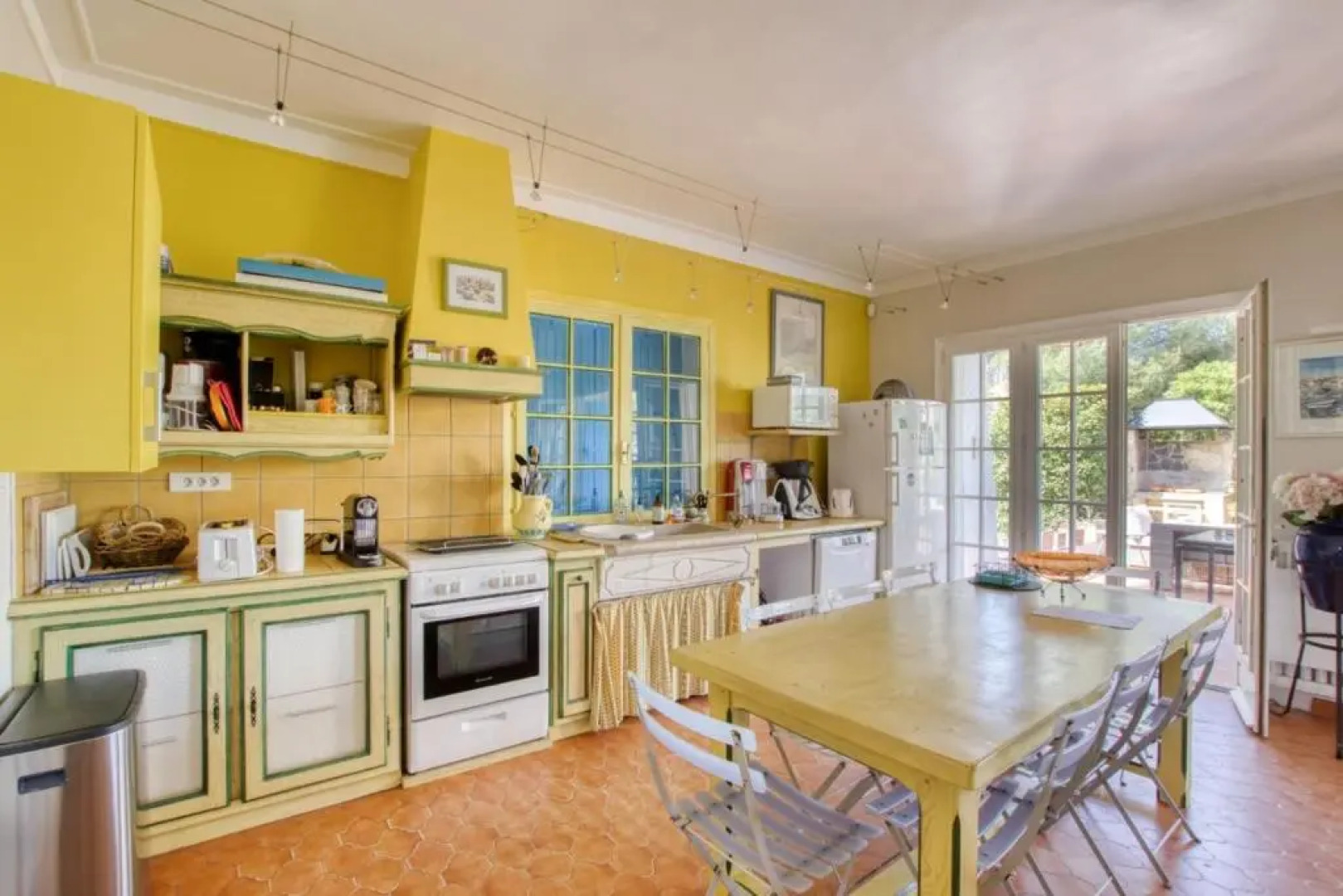 Elegant House with Terrace Garden And Pool