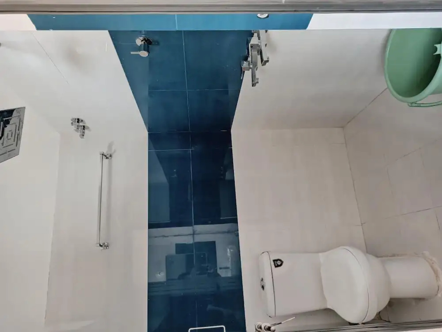 Iroomz Hotel Gananjaya - Hostel