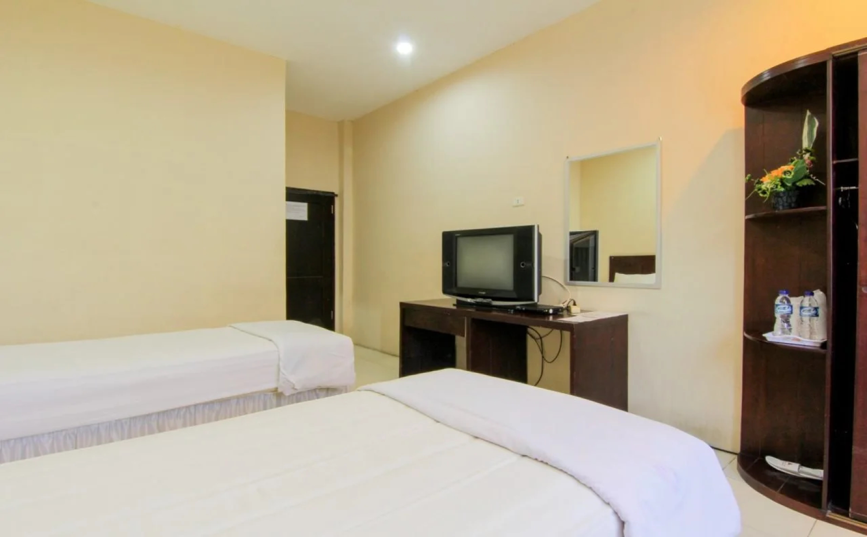 Hotel Sing A Song