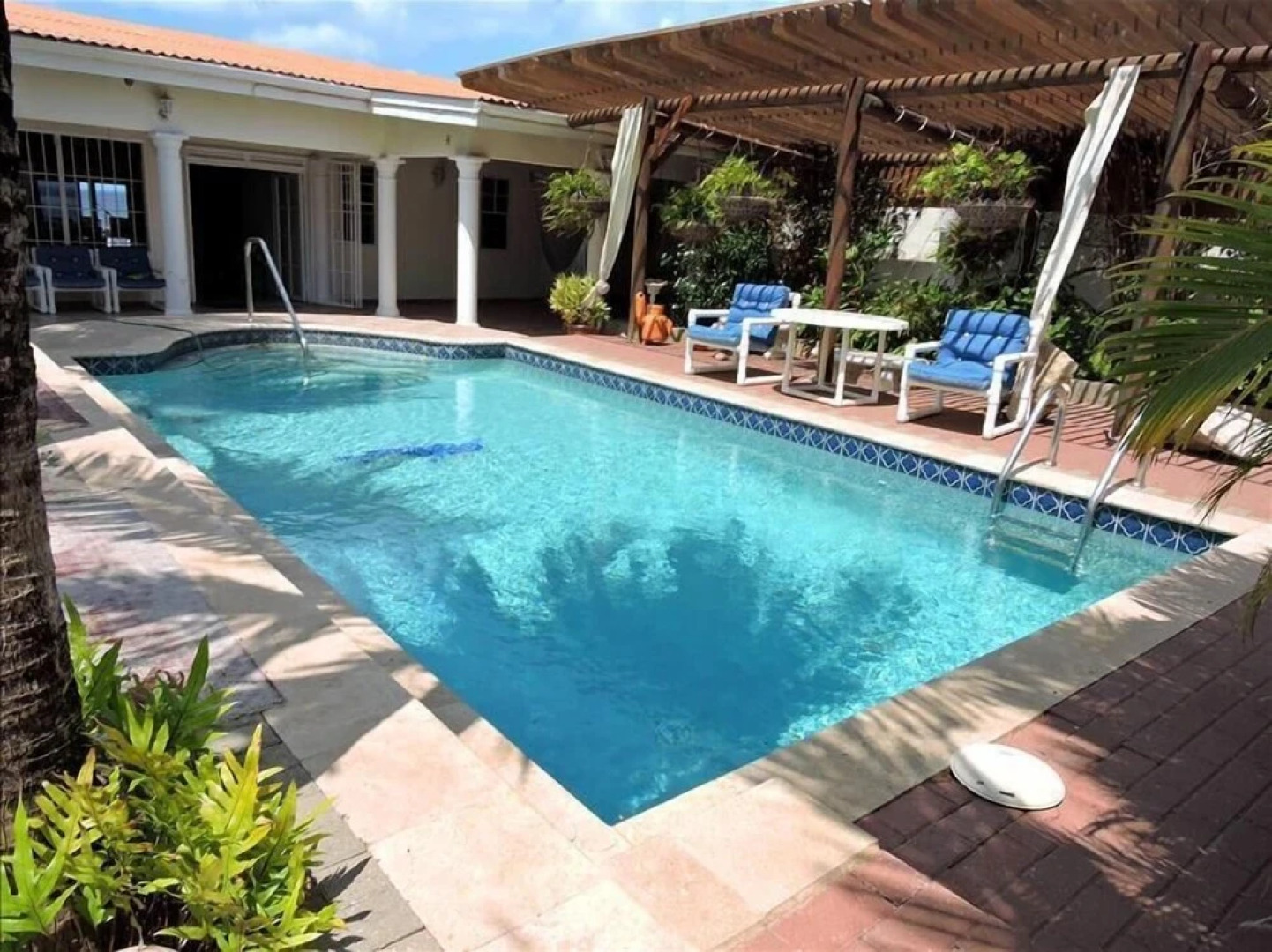 Luxurious Villa with Great Sea View