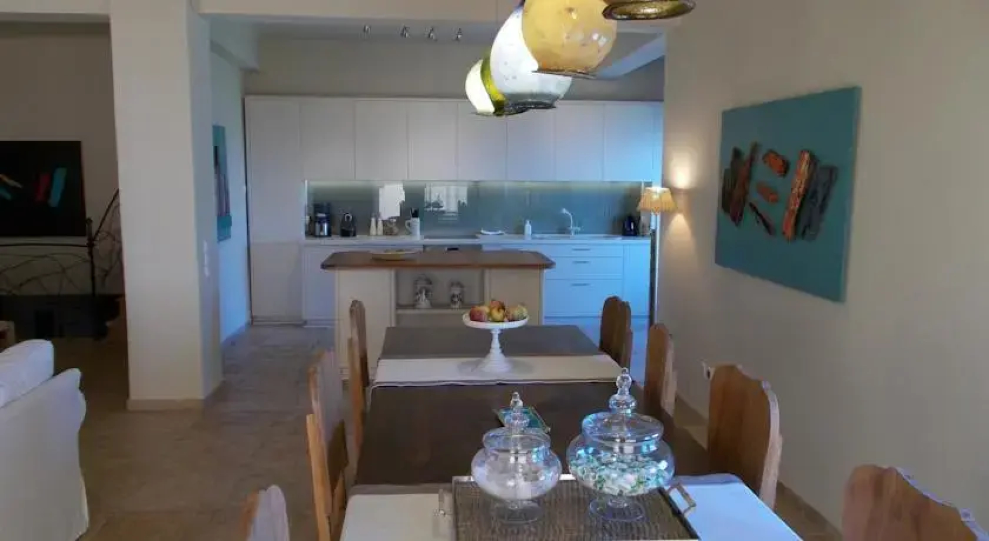 Skaloma Villas Art 2