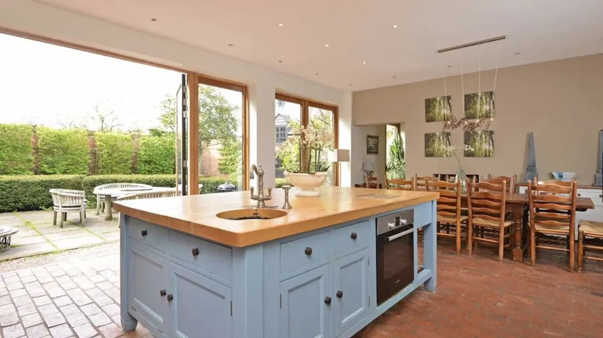 Lovely Big Barn with Hot Tub