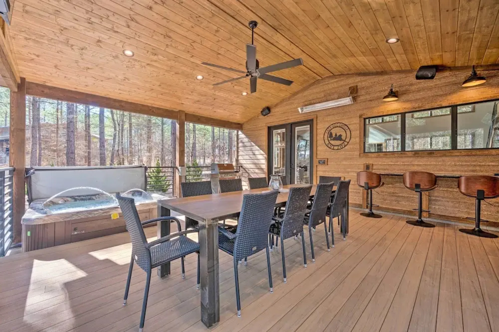 Broken Bow 'lazy Dog Lodge' w/ Hot Tub, Pool Table