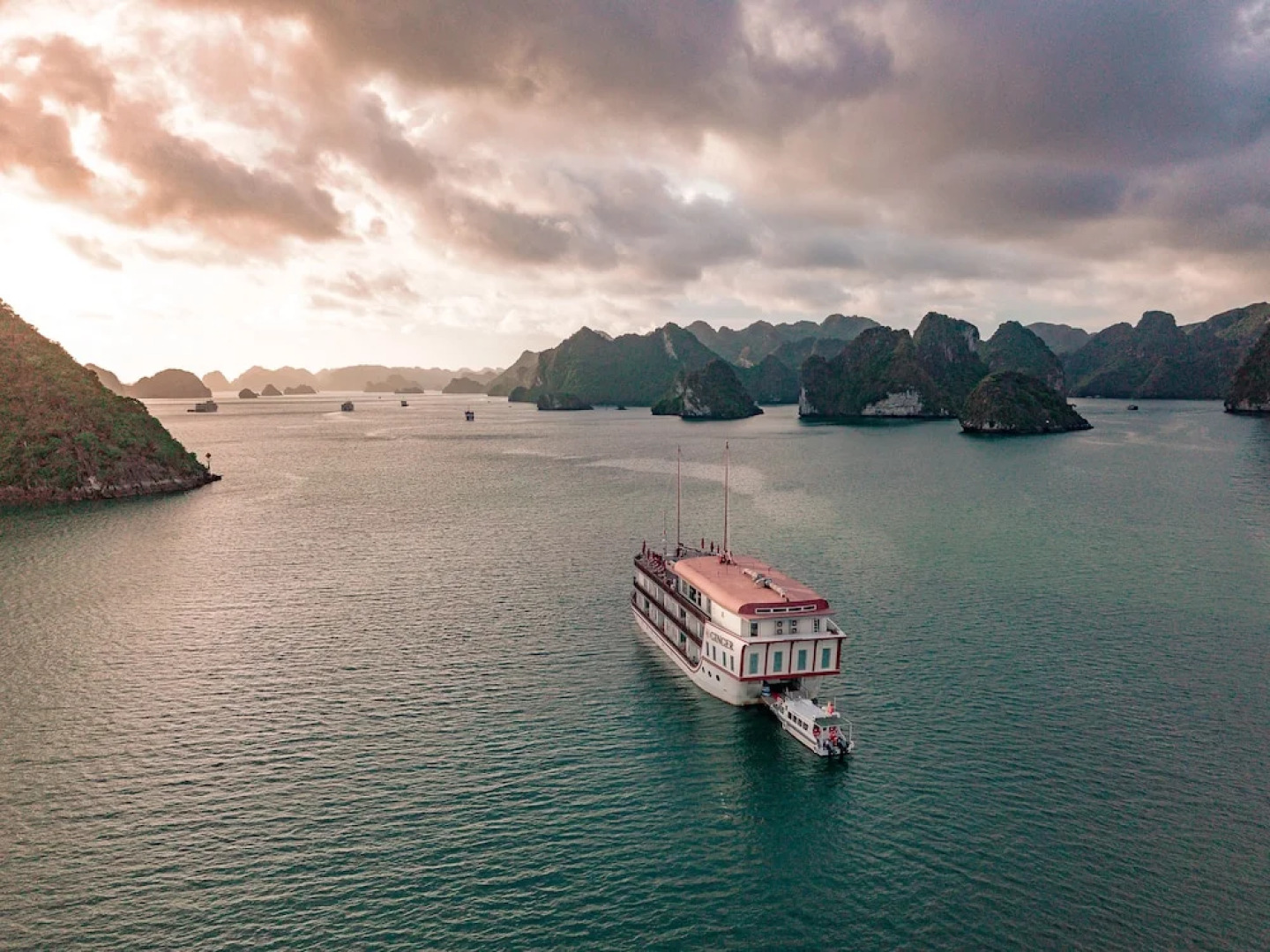 Heritage Line Ginger Cruise – Ha Long Bay & Lan Ha Bay
