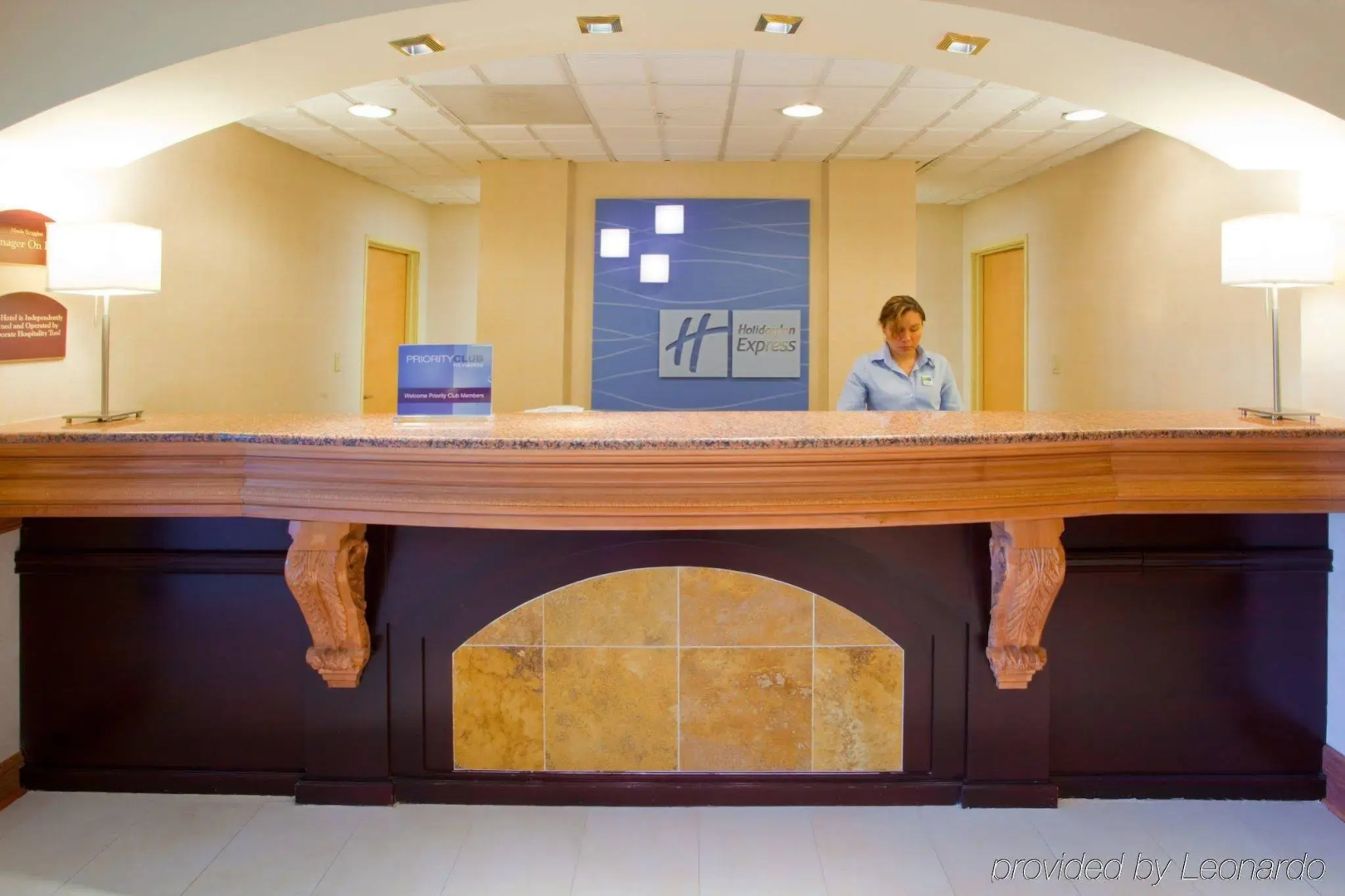 Holiday Inn Express Hotel & Suites Woodbridge by IHG