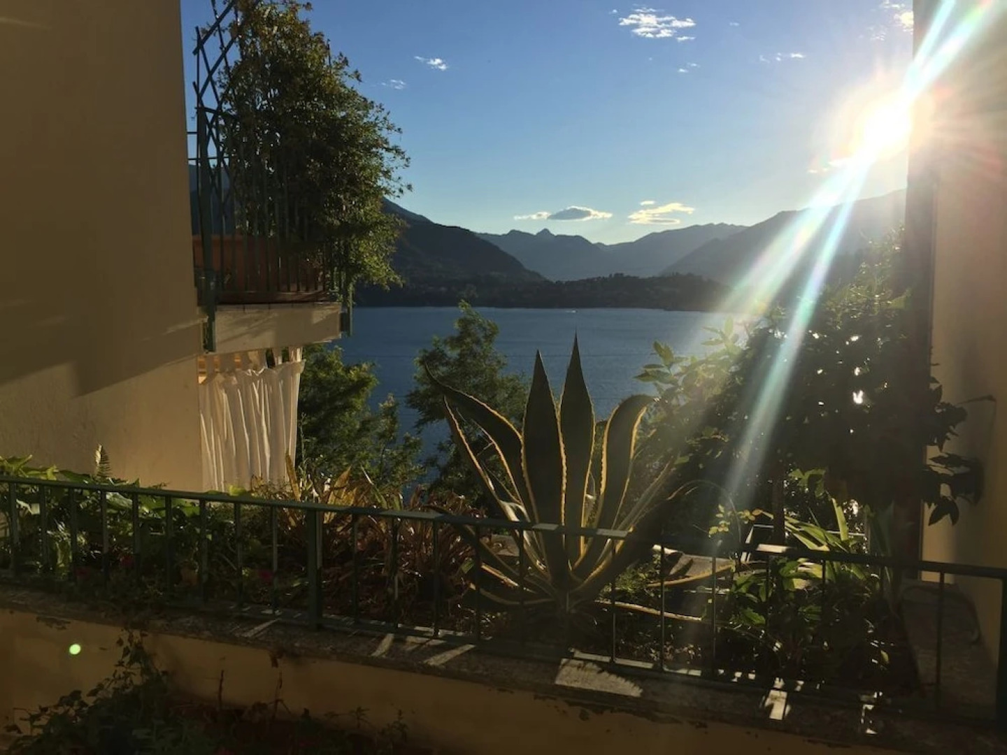 Sunset Flat Varenna Pino