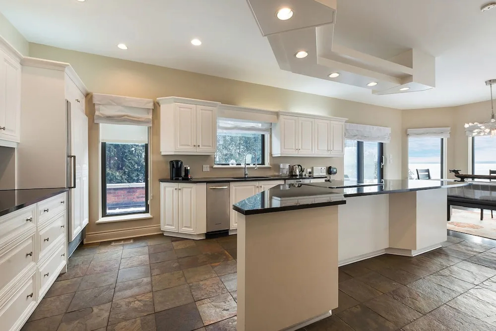 Modern Luxury Furnished, Surrounding St-Lawrence River View, Tranquil