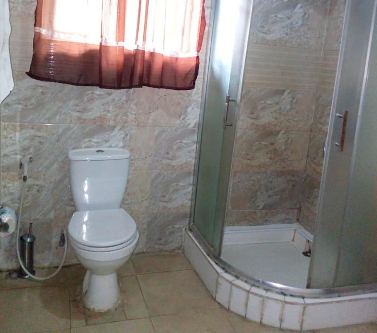 Danest Hotel And Suites