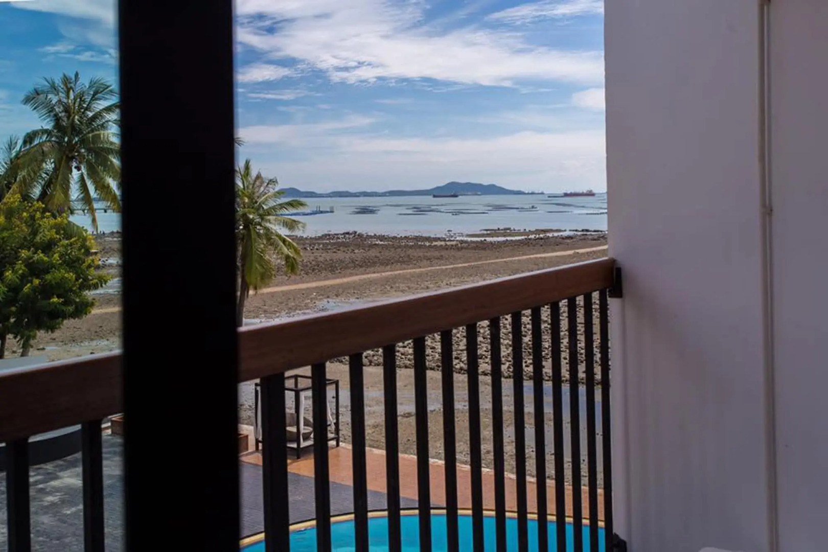 The Loft Seaside Sriracha