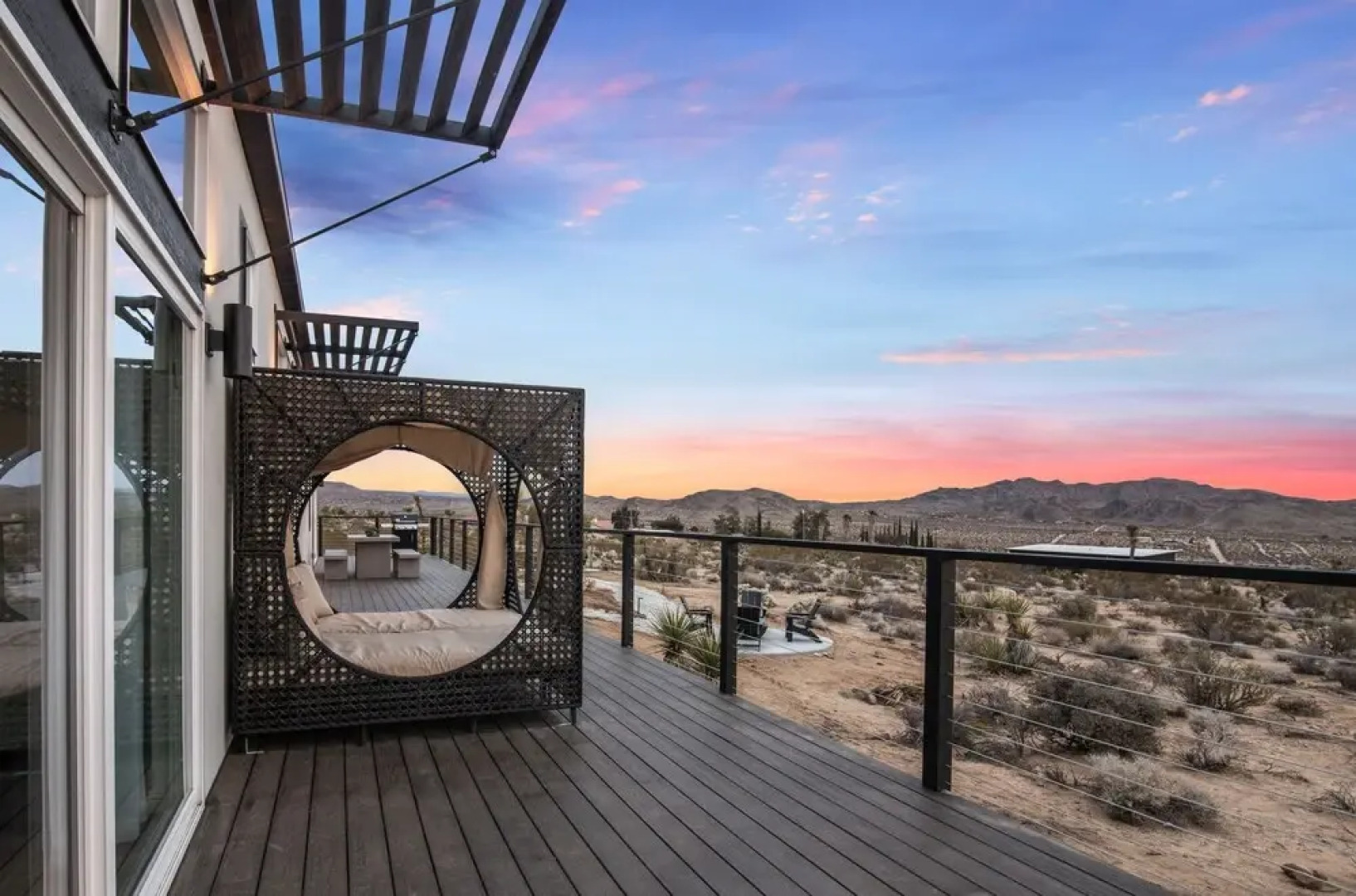 Sagebrush Bungalow - Modern Retreat W/hot Tub, Fire Pit And Bbq! 2 Bedroom Home by RedAwning