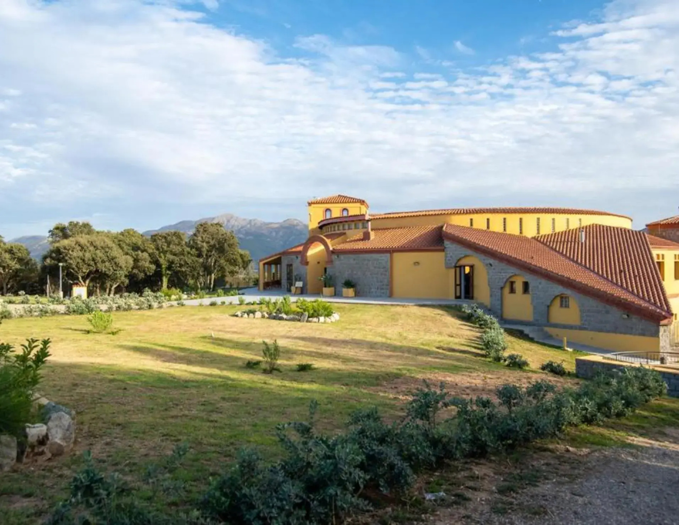 S'ena Hotel