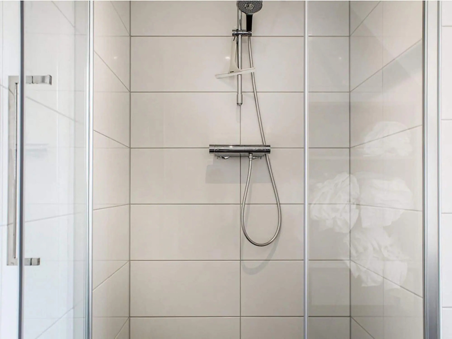 Villa with enclosed garden, in a holiday park on the water in Friesland