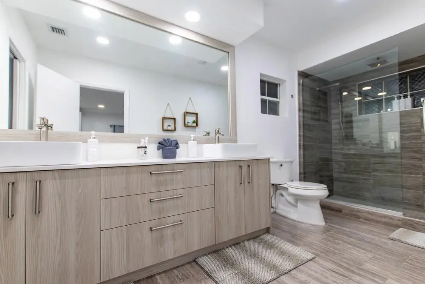 Joyfull Villa Crazy Bkyd w Pool Arg Grill Mini Golf, North Miami Beach