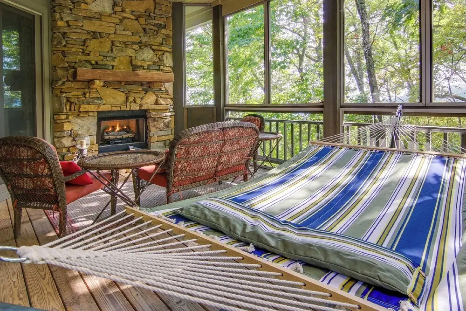 Mtn-view Condo w/ Screened Porch in Burnsville!