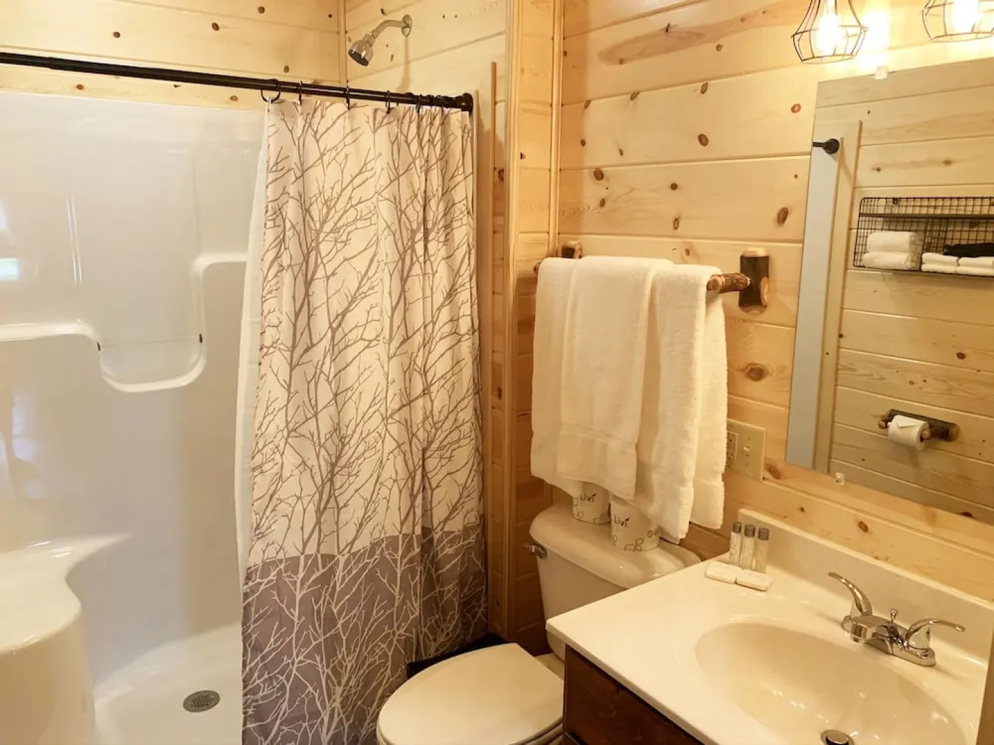 Cricket Hill Lodge & Cabins