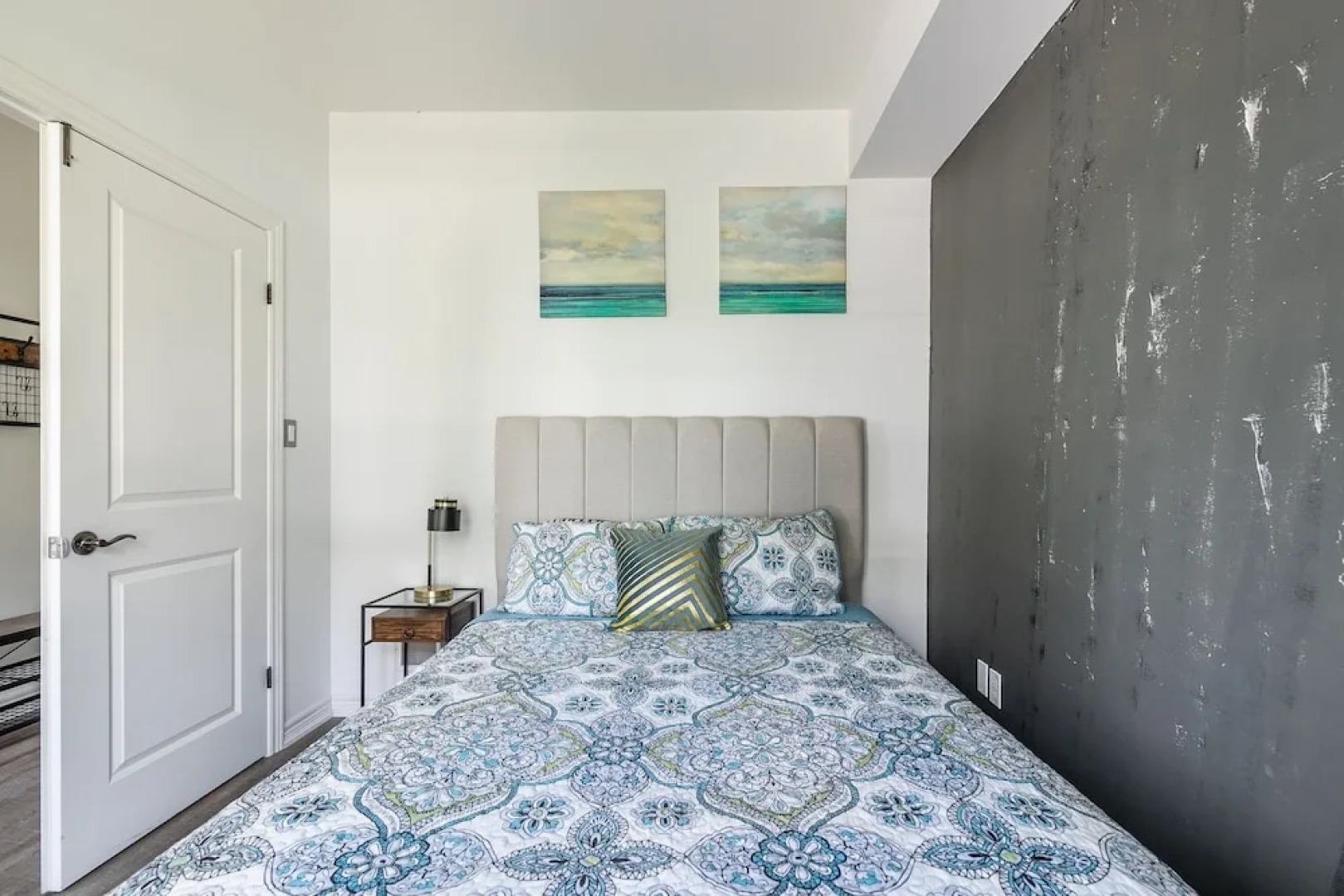 GLOBALSTAY. Modern Lake Ontario Townhomes