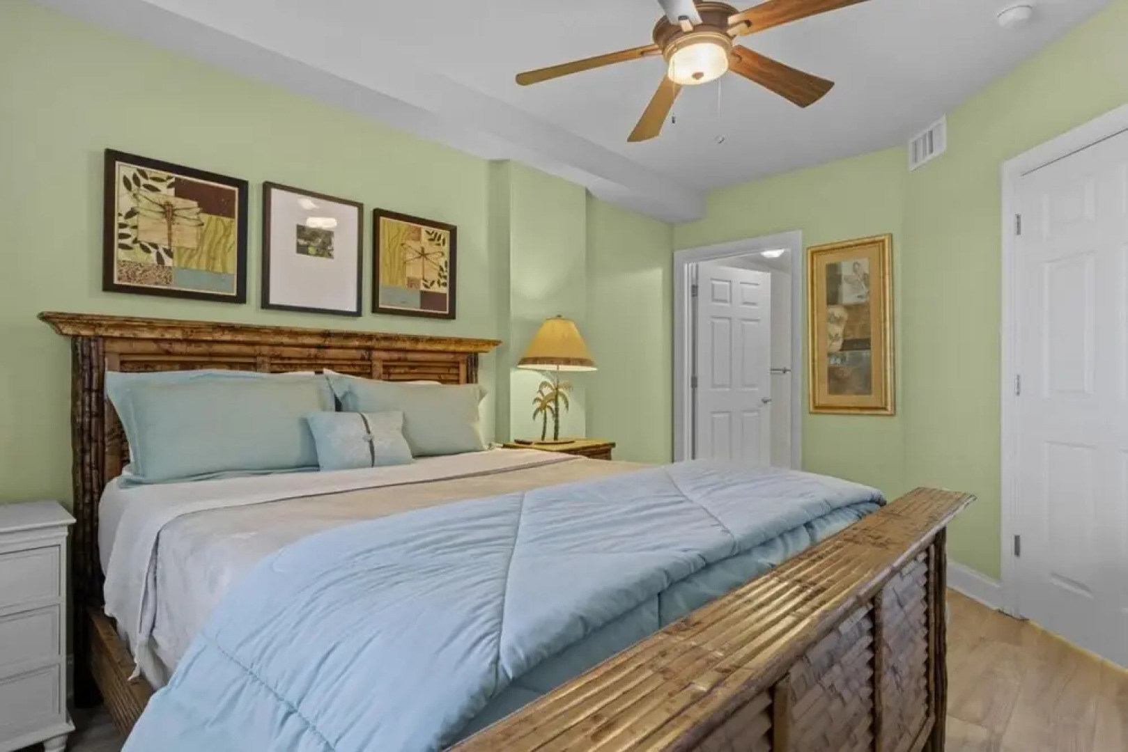 Yacht Club Dream 3 Bedroom Condo by RedAwning