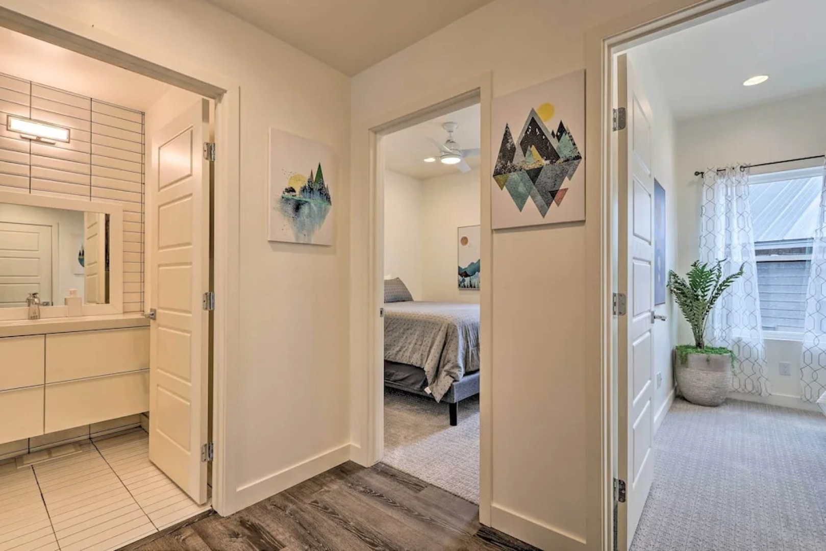 Fire Pit, Deck & Mtn Views: Upscale Pine Cabin!