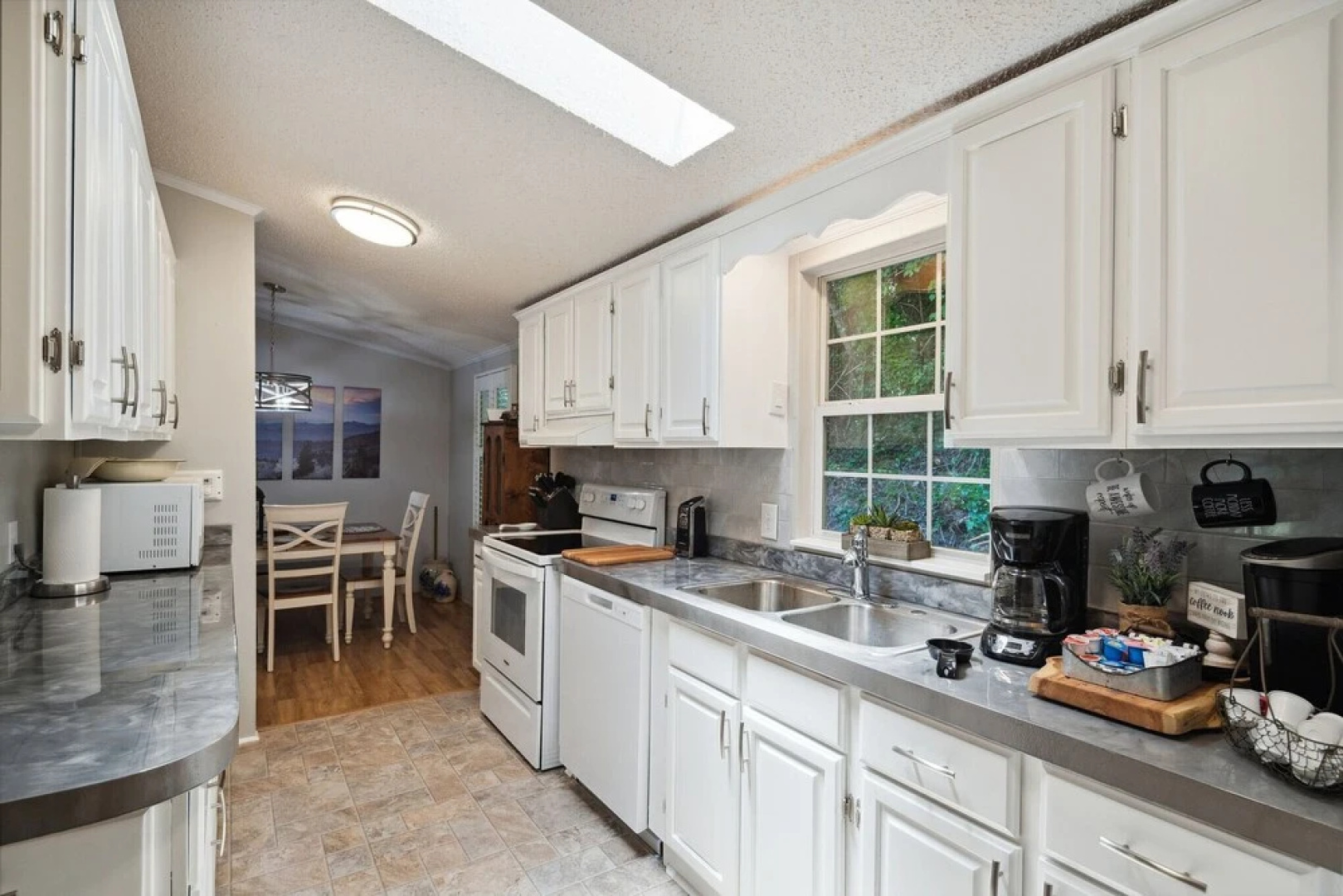 Twin Ponds Retreats 4 Bedroom Retreat by RedAwning