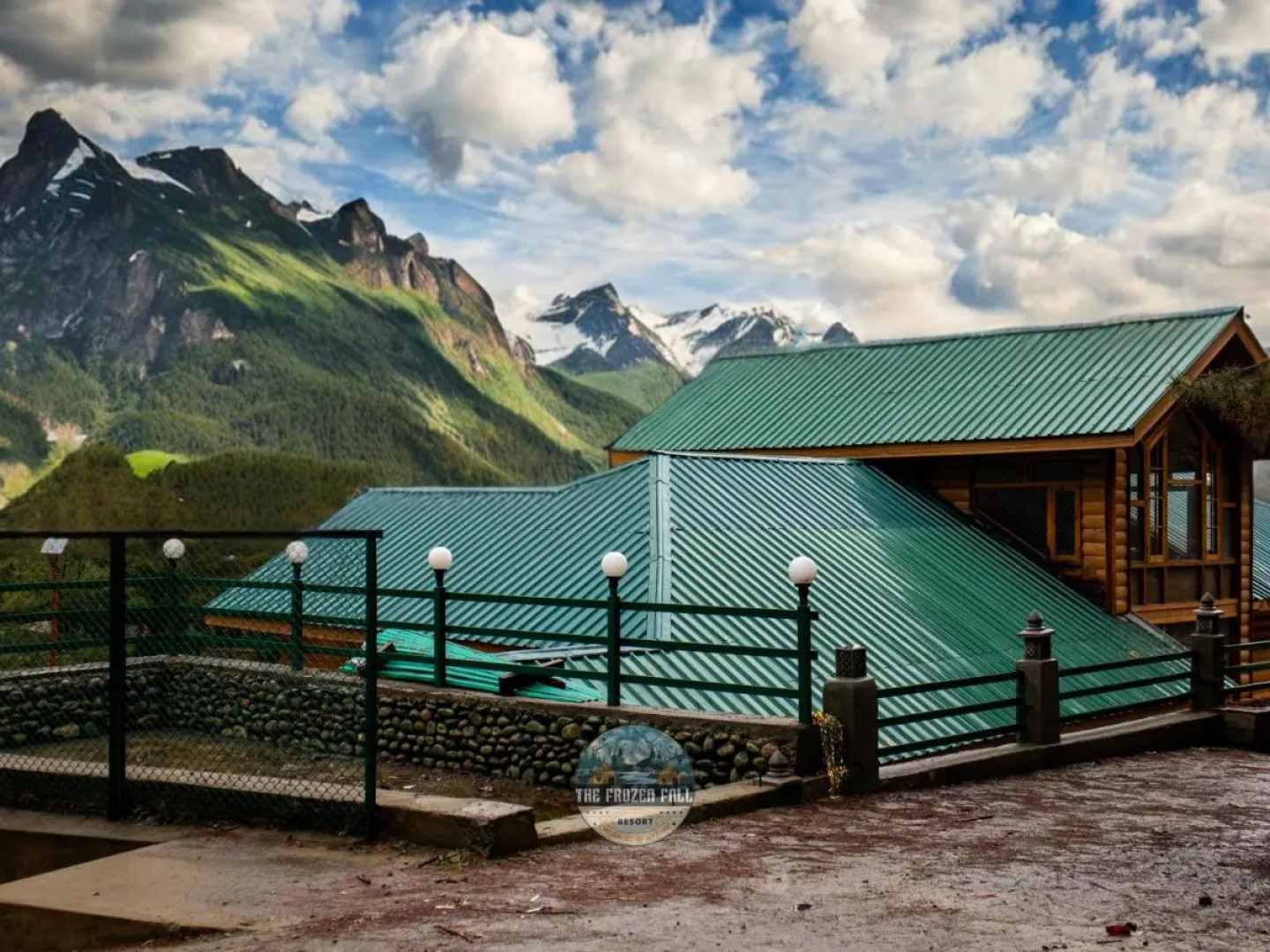 The FrozenFall Resort - Gulmarg