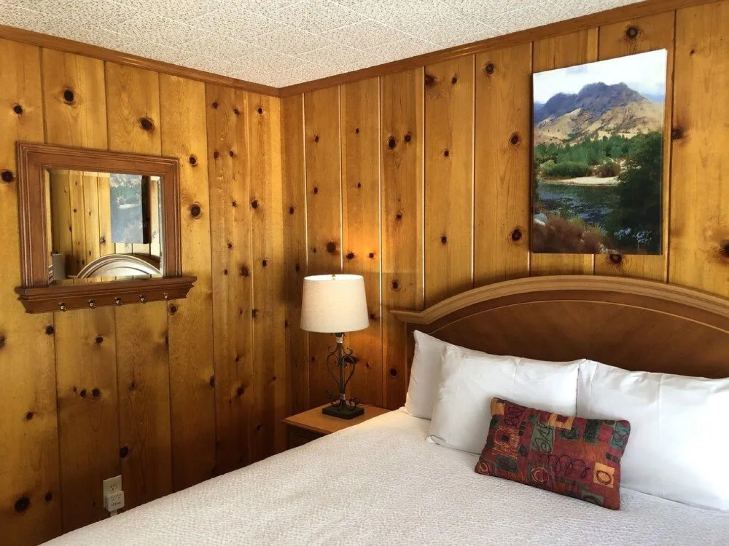 Piazza's Pine Cone Inn