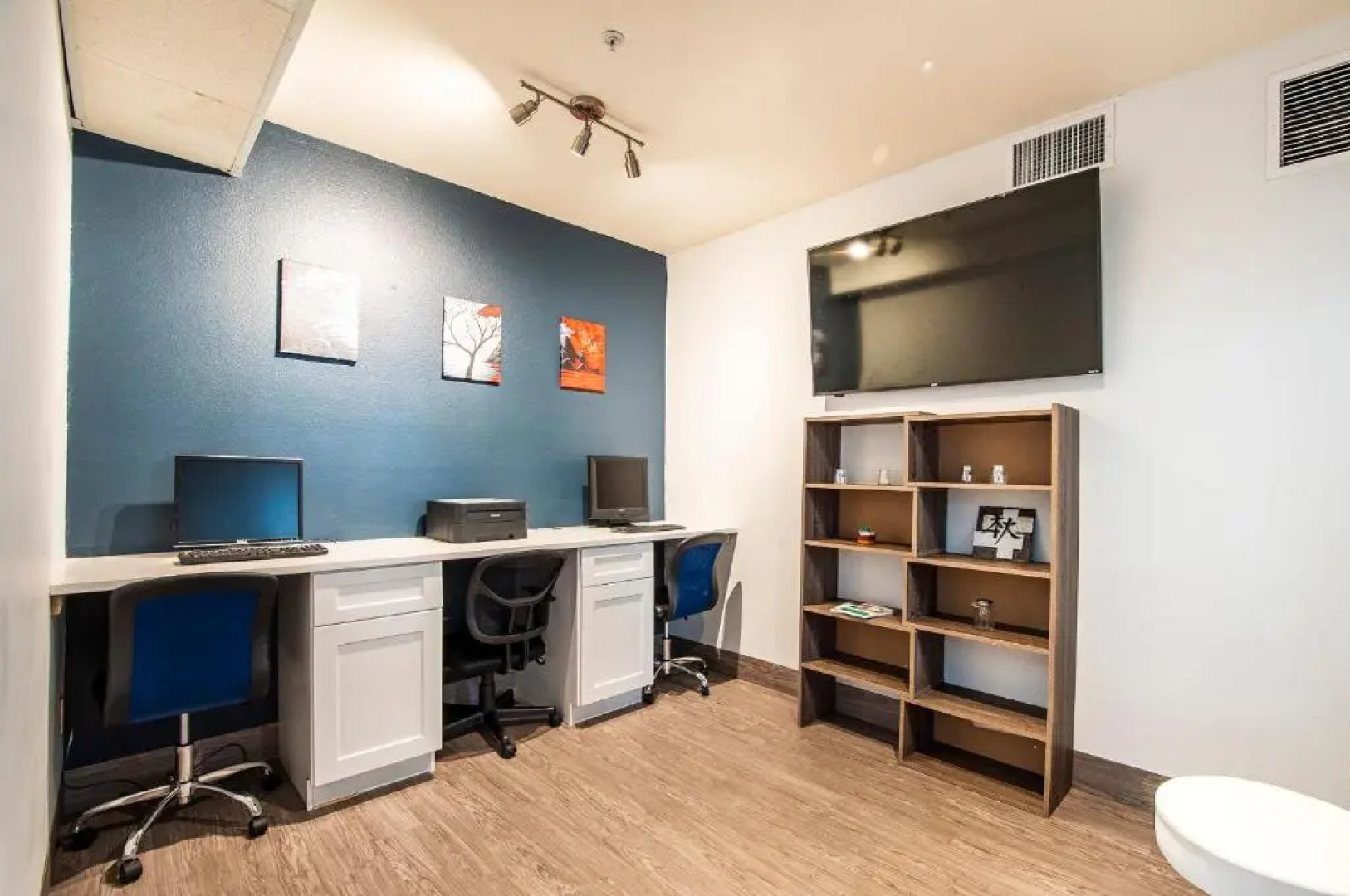 Sierra Vista studio apartment with full kitchen and King Bed