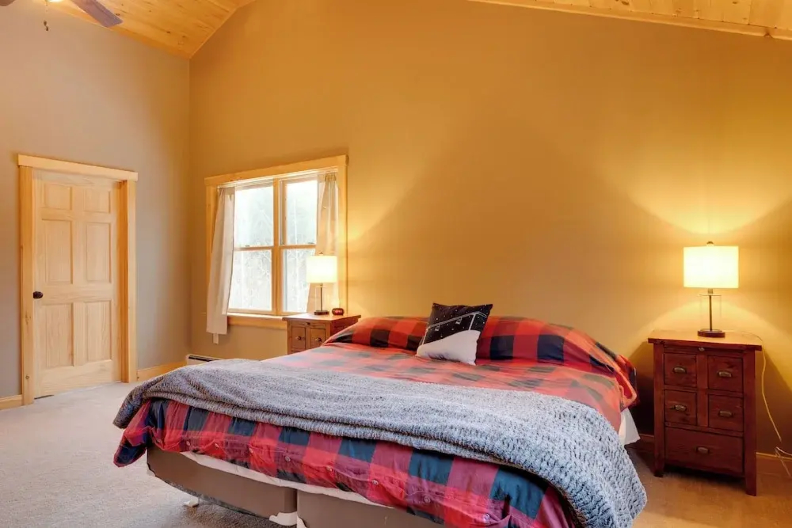 Spacious Cabin: 10 Mi to Sunday River Skiing!