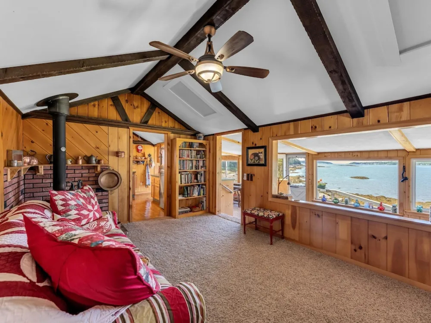 Picturesque Island Cottage 2 Bedroom Home by RedAwning