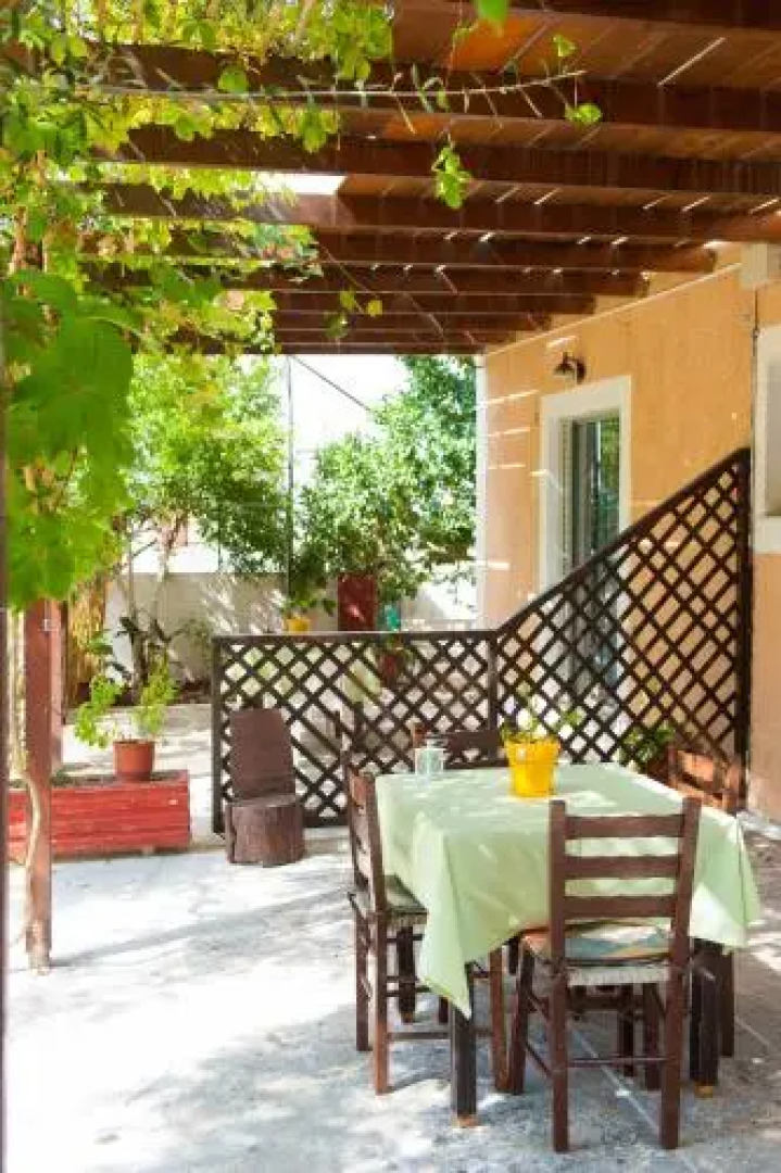 Nikos Studios & Apartments