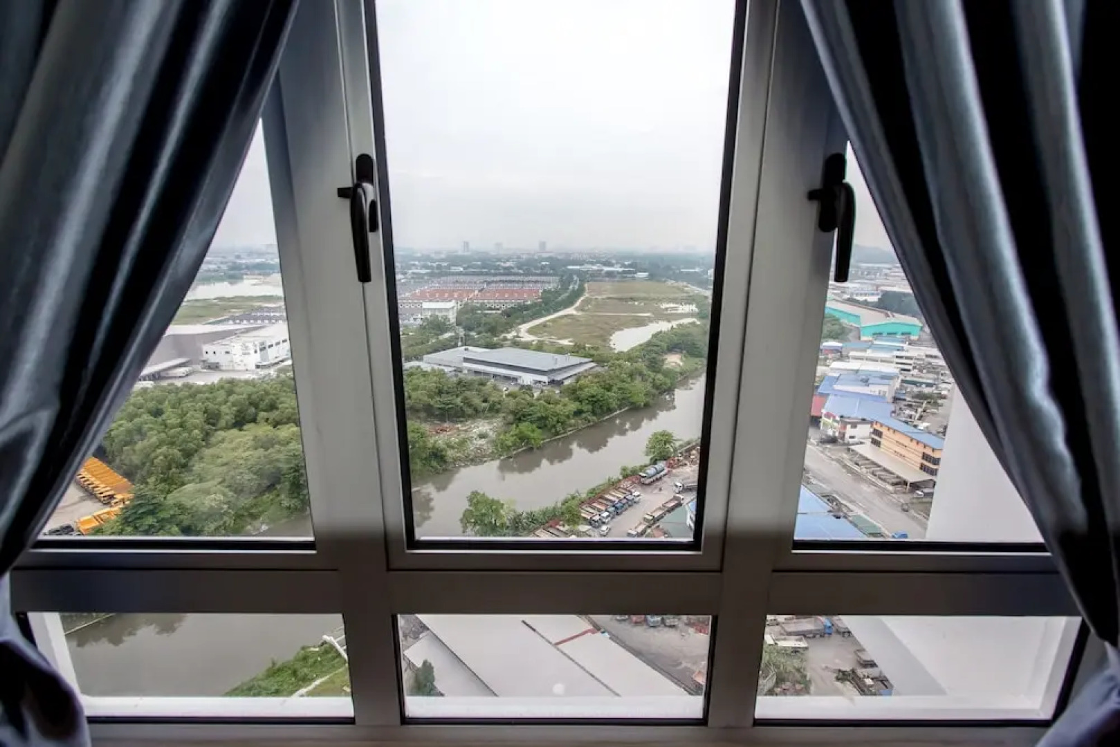 Rex Ollie The Edge Residence