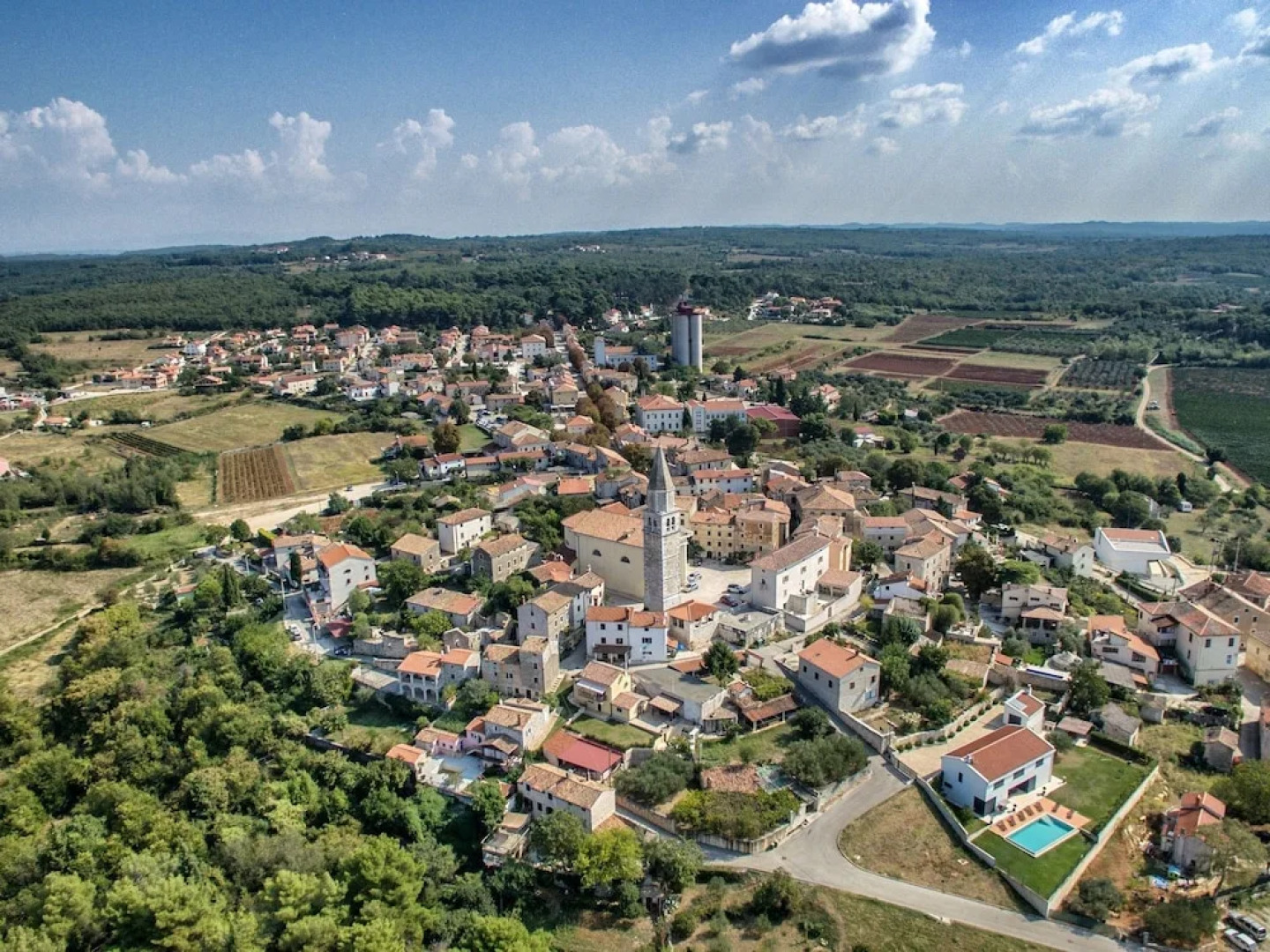 Modern Holiday Home With Covered Terrace and Private Garden