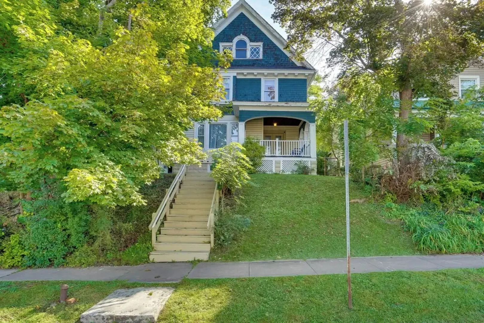 Walk to Syracuse Campus: Family-friendly Home!