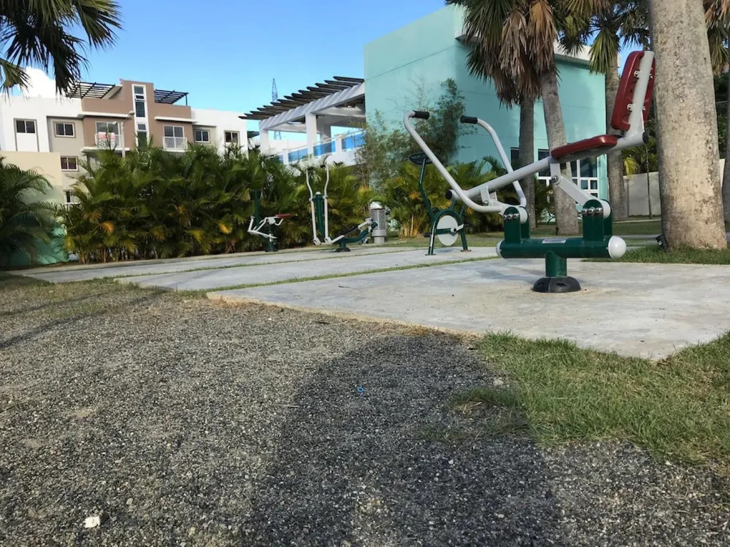 Tropical Condo BBQ Pool 5min to Airport