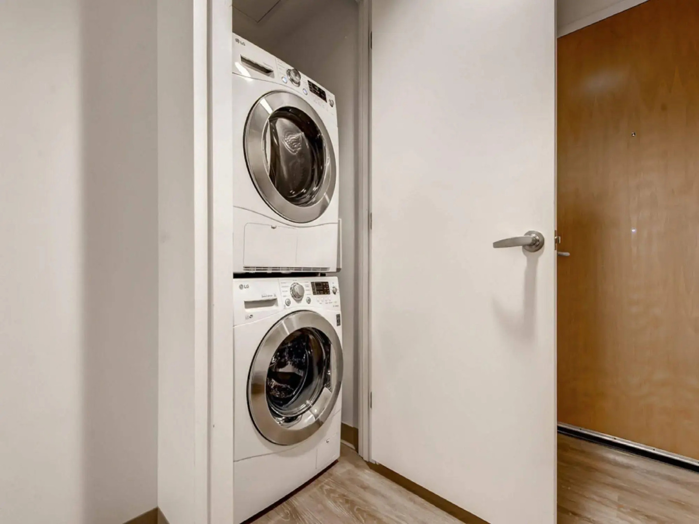 Global Luxury Suites at the Commonwealth