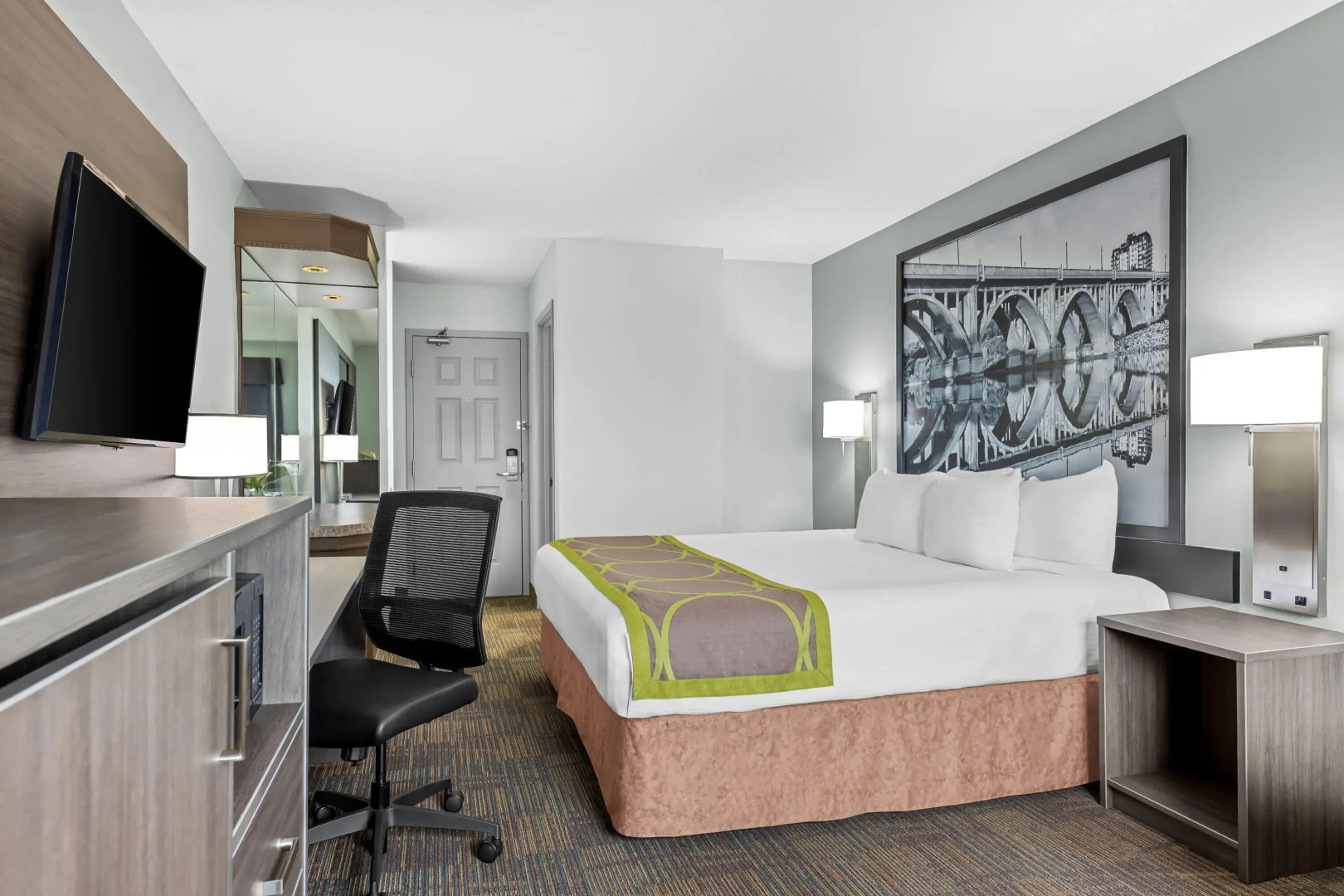 Super 8 by Wyndham Saskatoon Near Saskatoon Airport