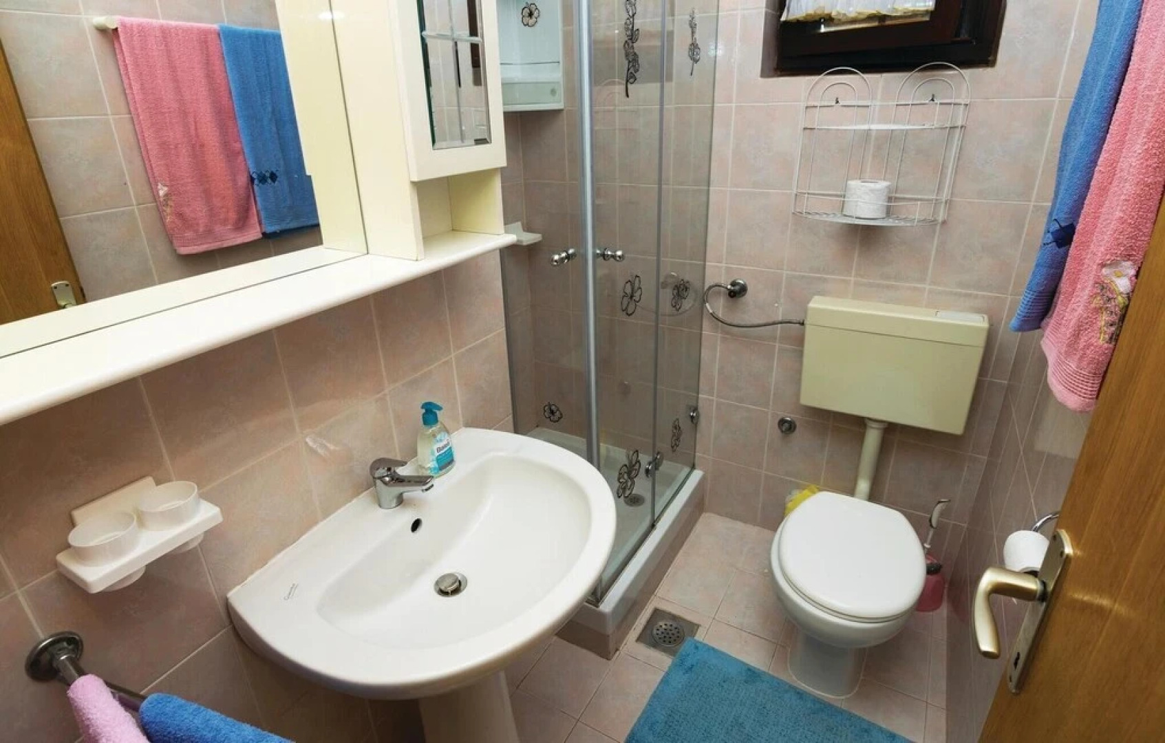 Stunning Apartment in Lukovo Sugarje With 3 Bedrooms, Wifi and Outdoor Swimming Pool