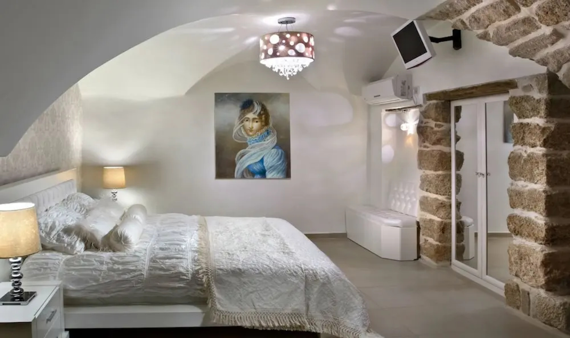 Lighthouse suite