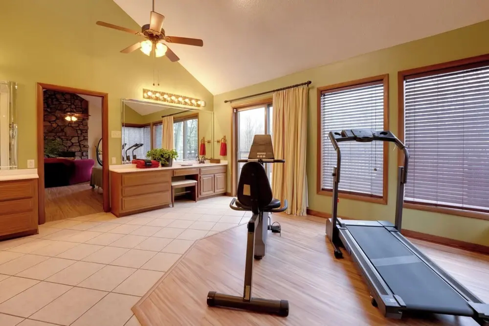 Stunning Southaven Estate: Pool & Spacious Deck!
