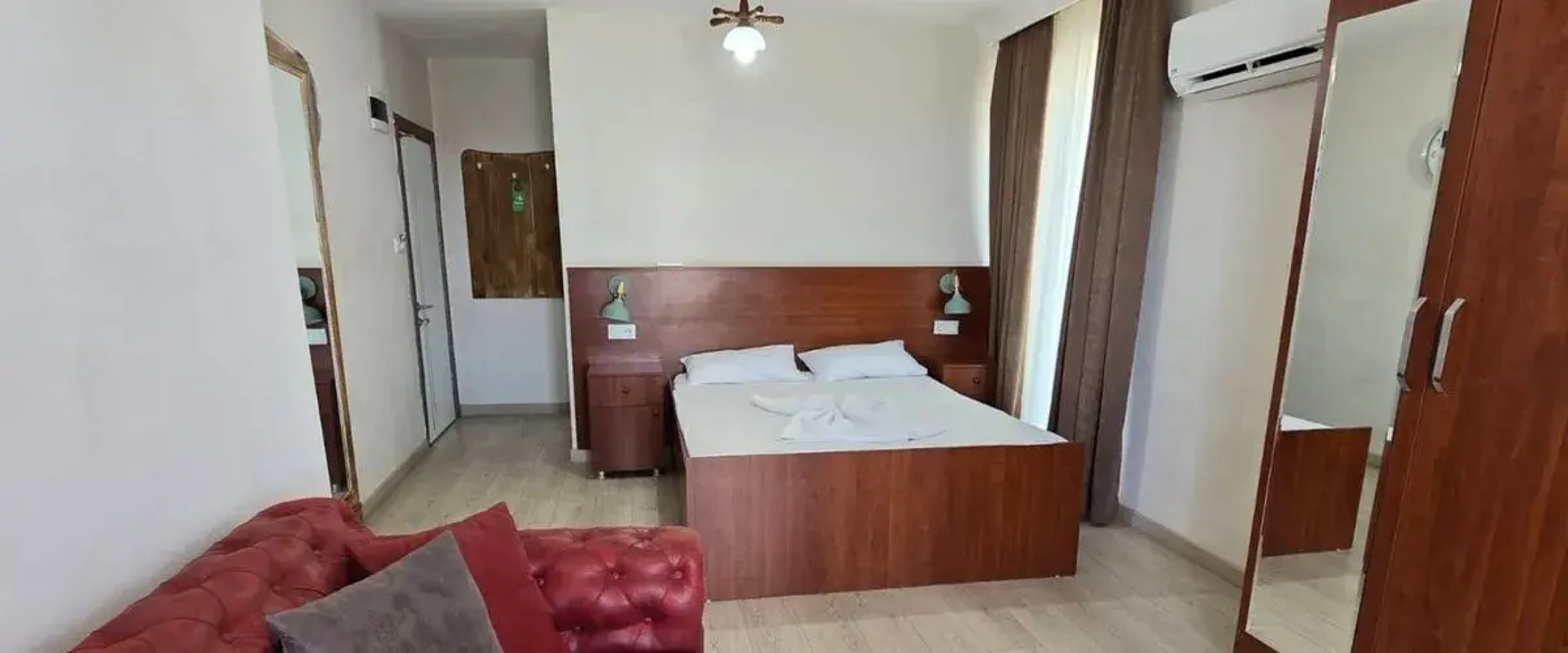 Zeus Hotel