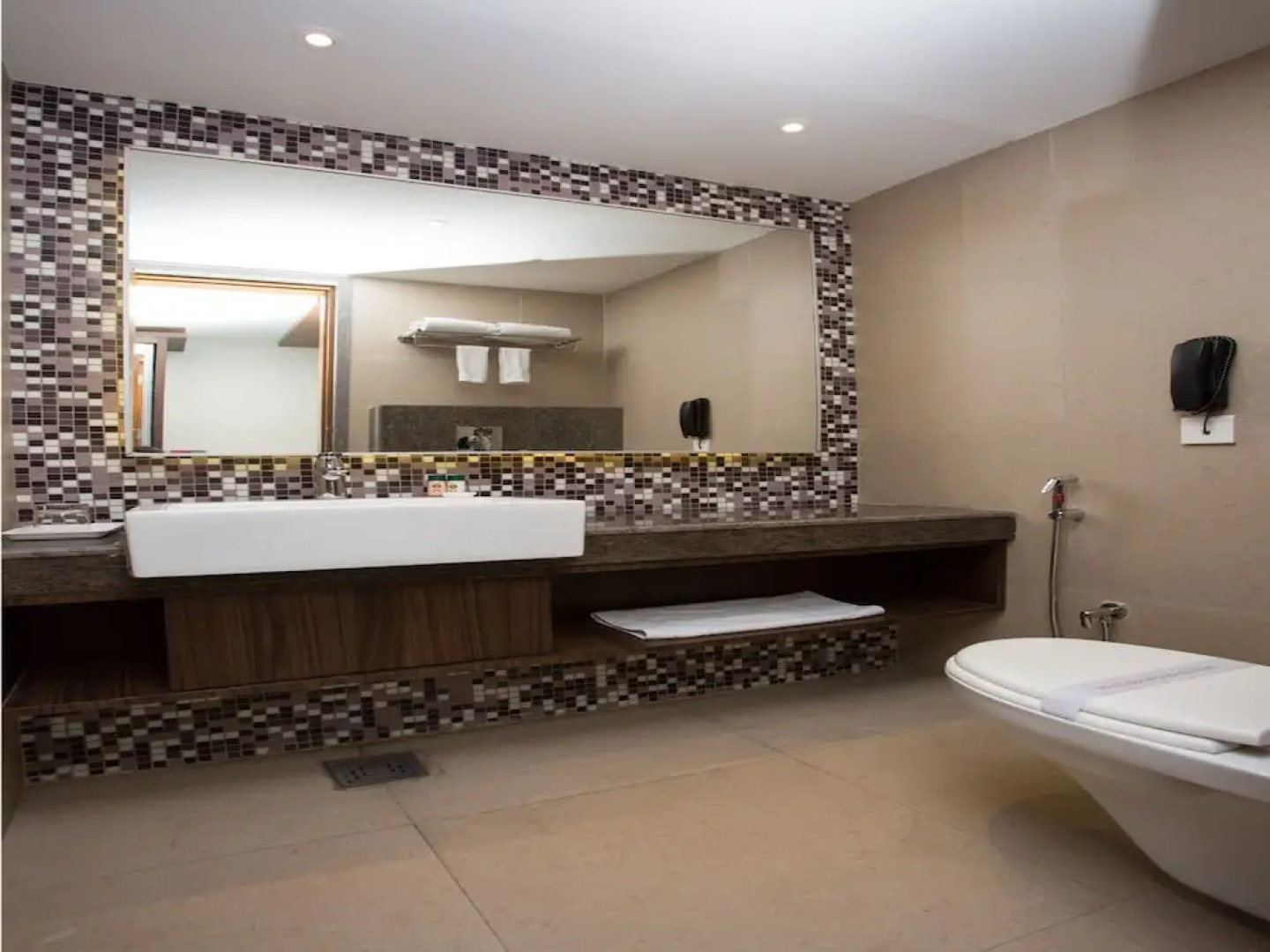 OYO 10881 Hotel Club 29