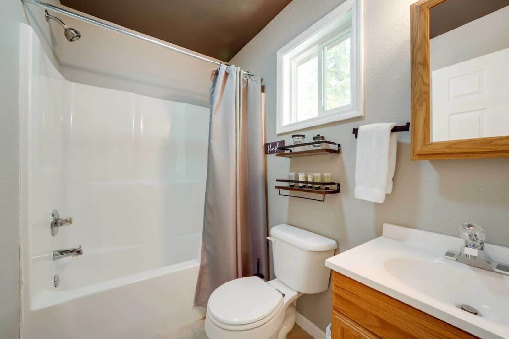 Cozy Whittier Cabin + Yard & Hot Tub, Pets Welcome