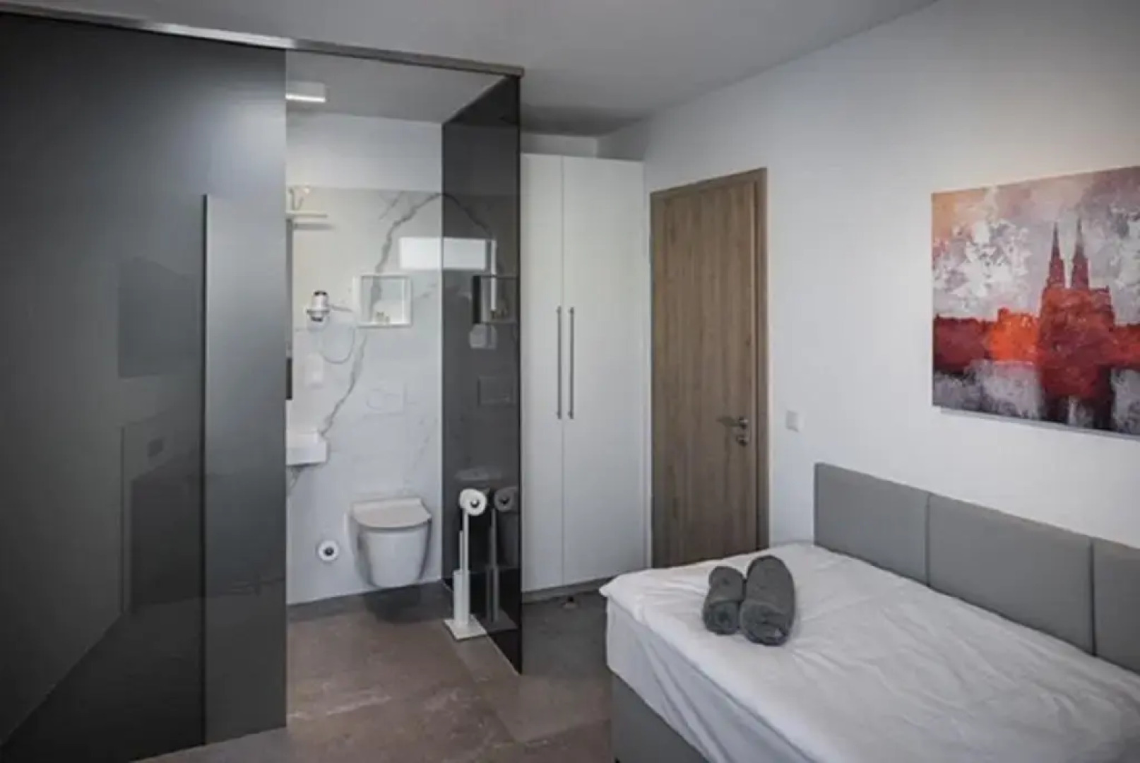 Home & Work Apartments