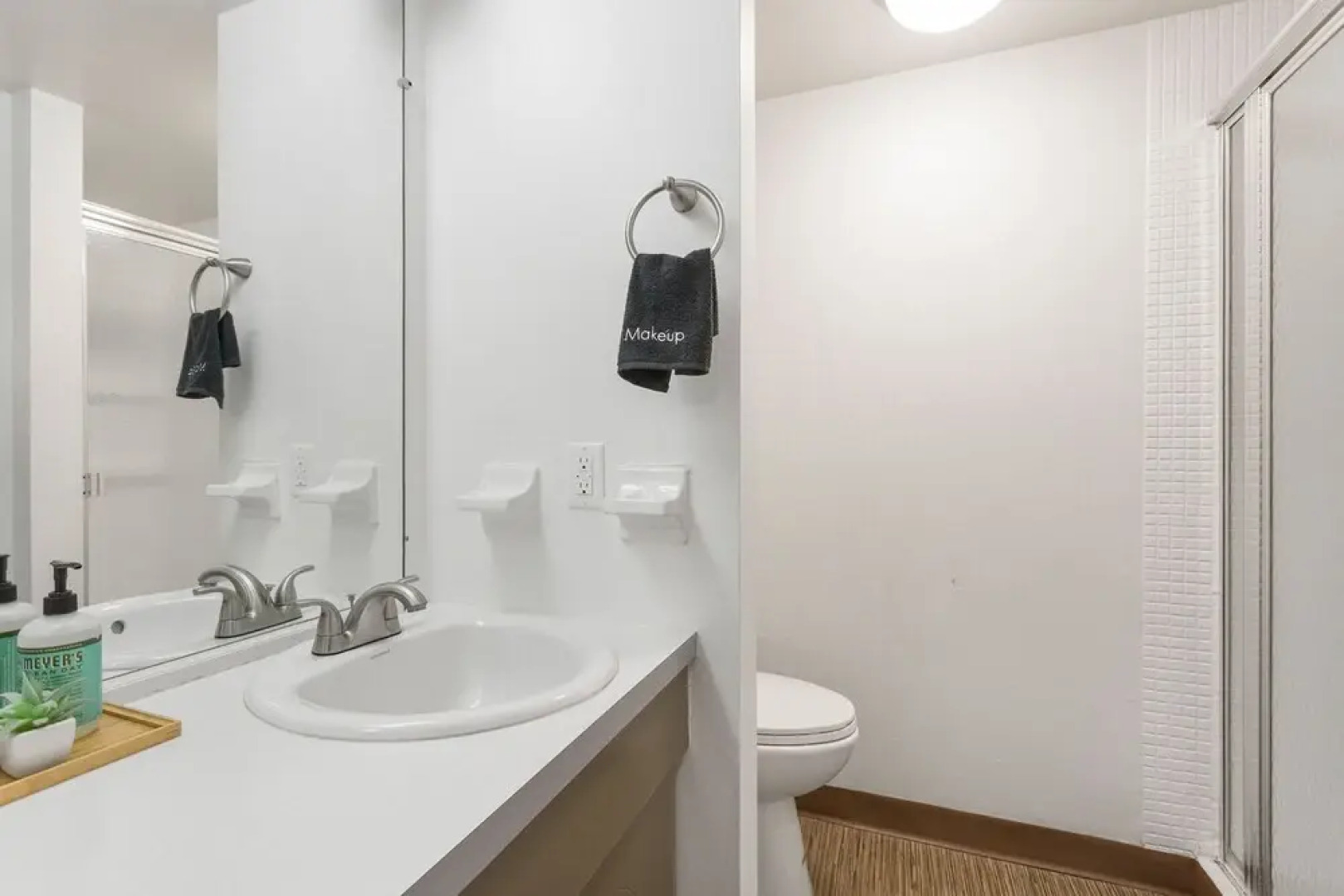 The Relaxing Lakeside Suites