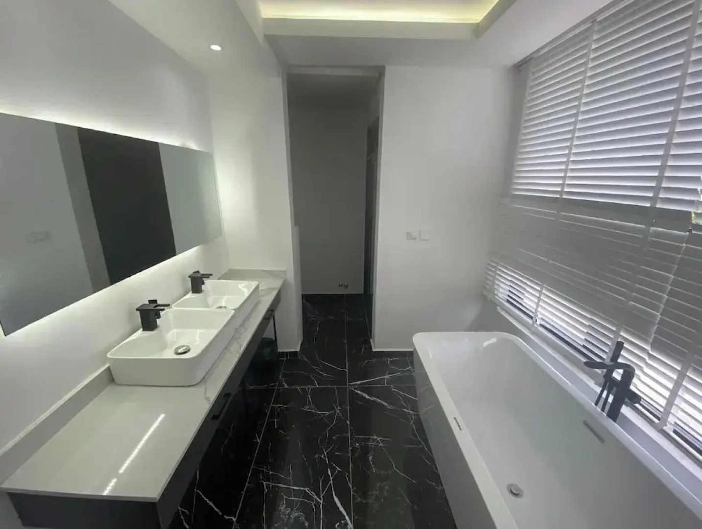 Home Xperience Luxury Apartments