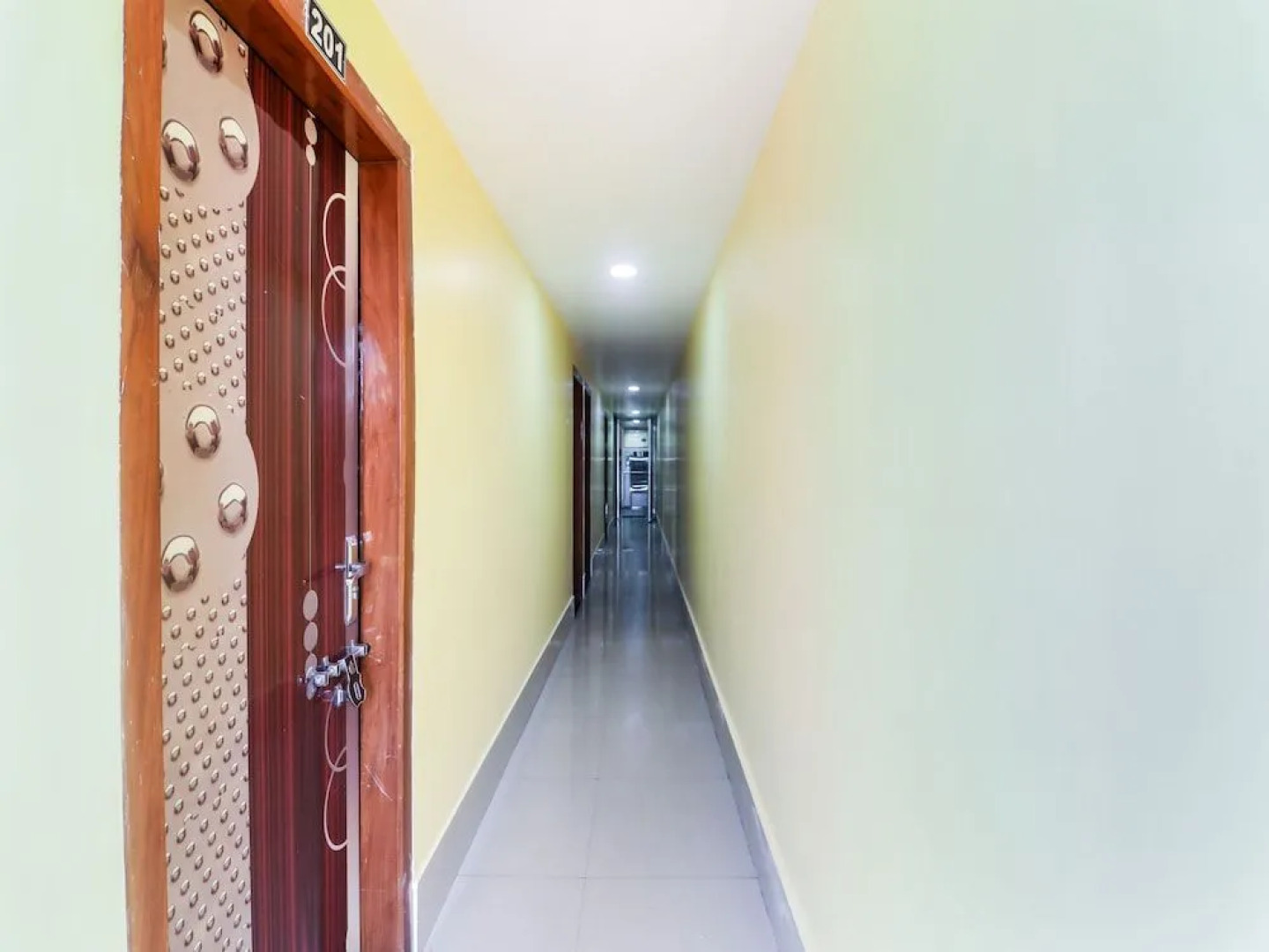 OYO 27073 Hotel Grand Silicon