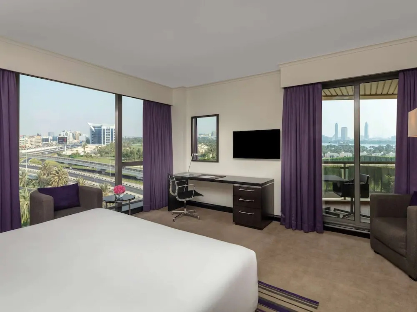 Pullman Dubai Creek City Centre Hotel & Residences