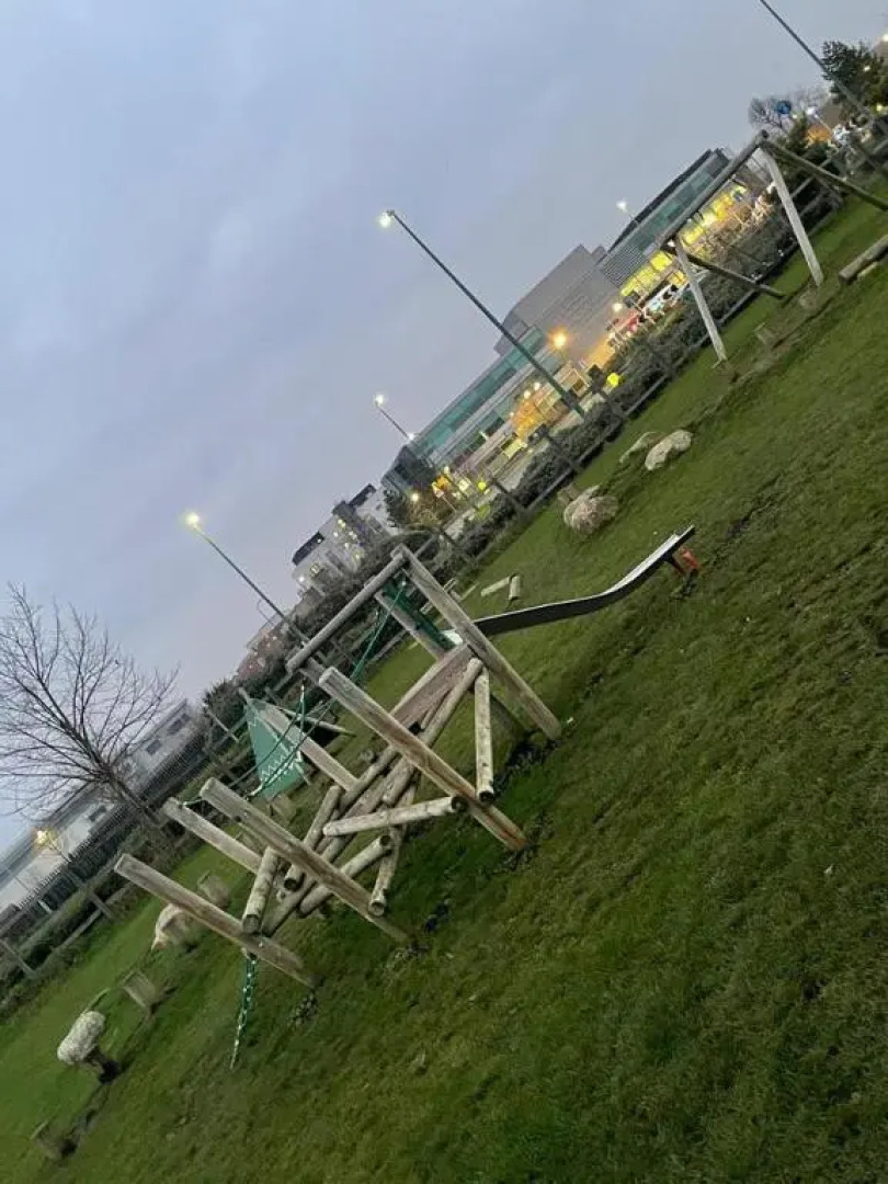 Charming 2-bed Terraced Home in Dartford