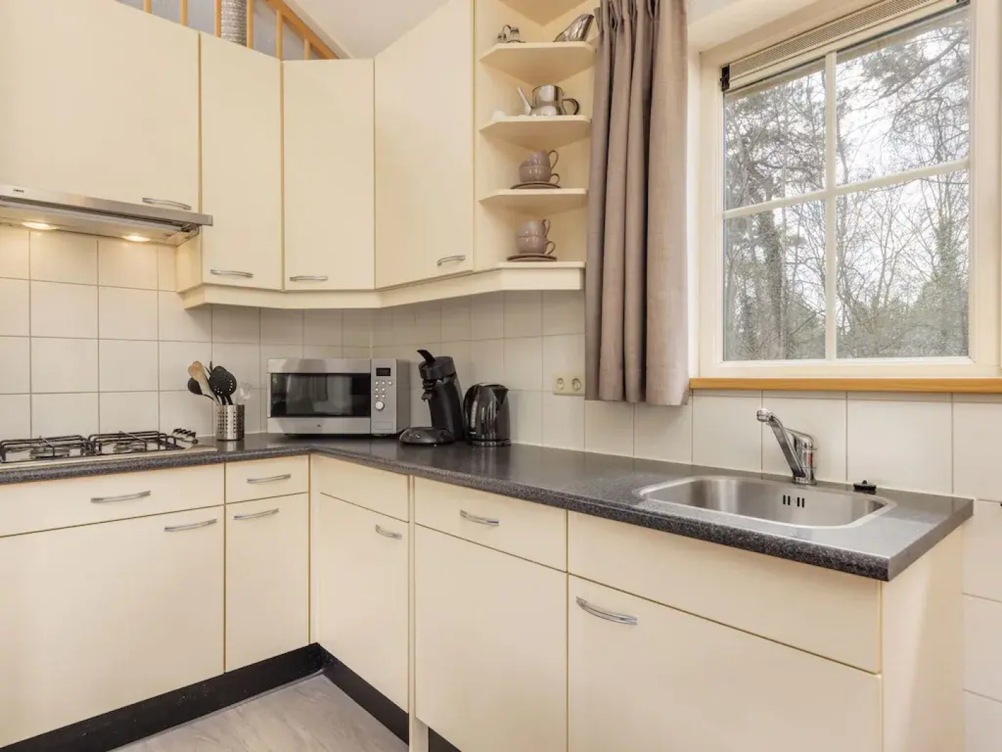 Cozy Bungalow With a Nice Sauna, 3 km. From Putten