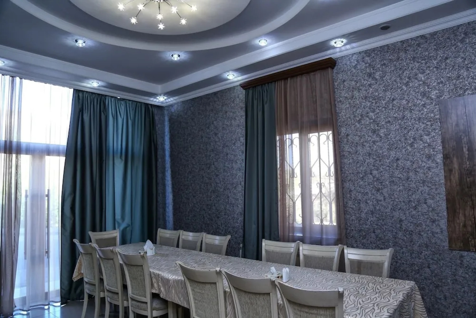 Отель «Лара»